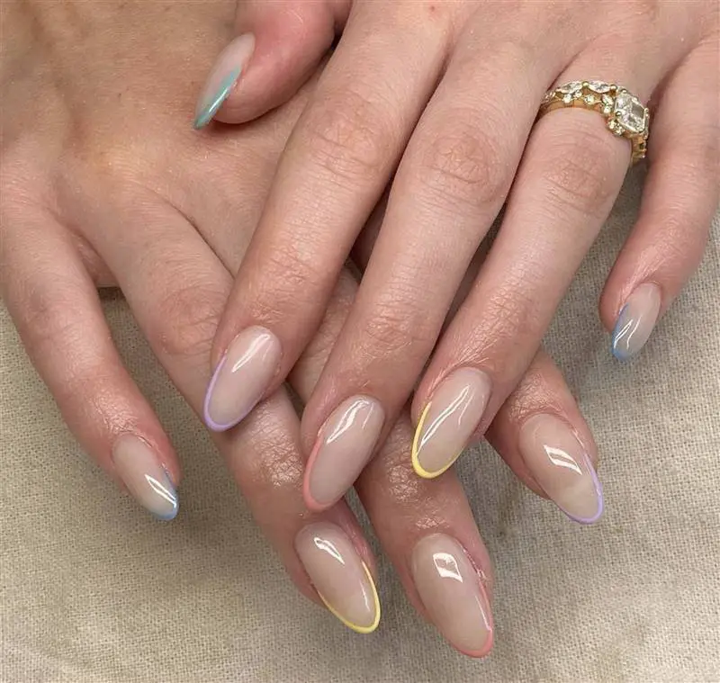 ONGLES FRANÇAIS ARC-EN-CIEL : PASTEL
